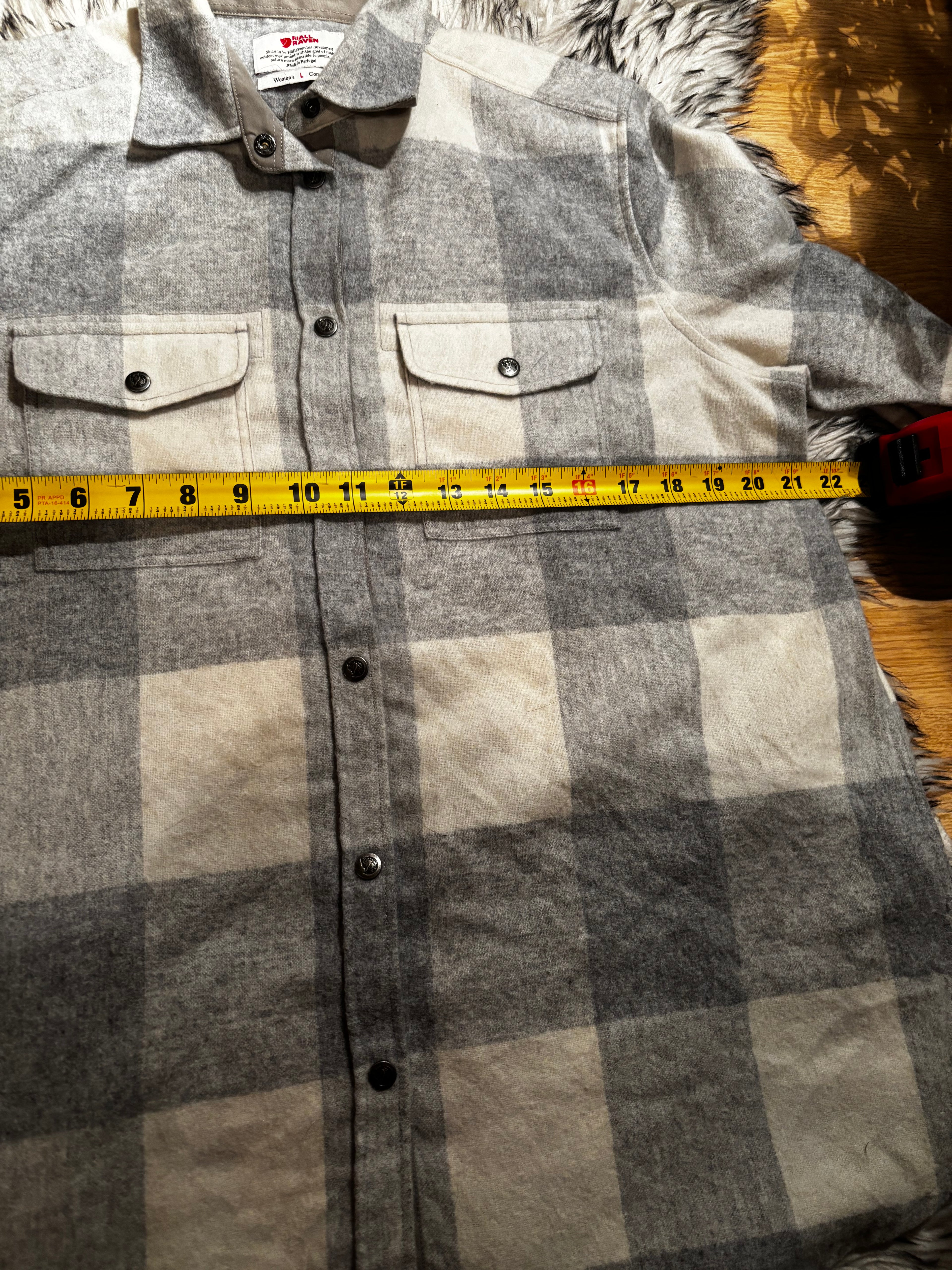 Fjällräven Grey Plaid Flannel Shirt – Women’s Large (NWOT)