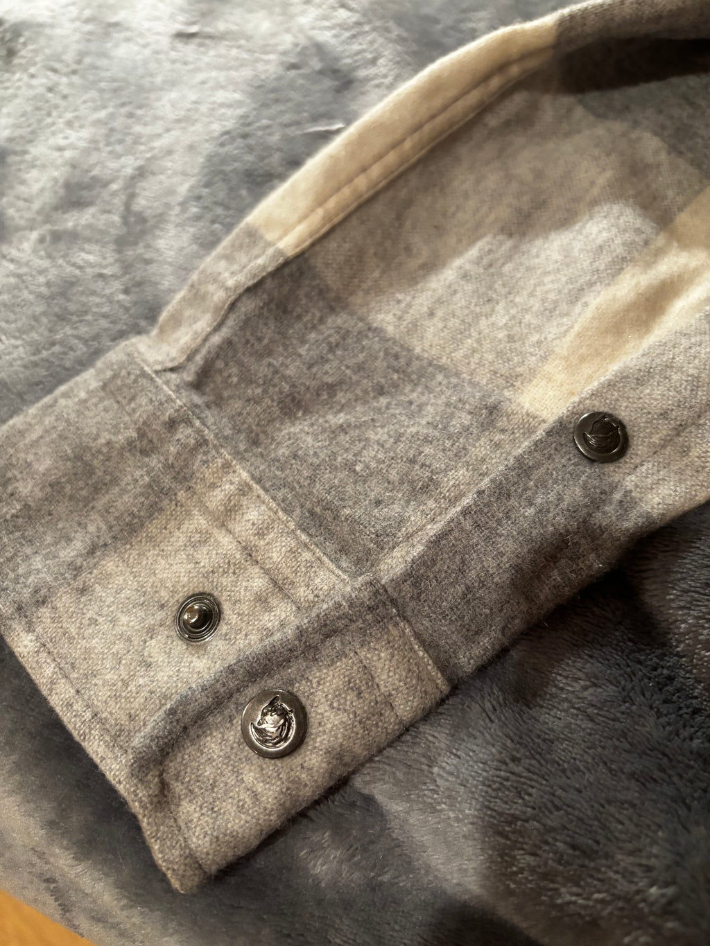 Fjällräven Grey Plaid Flannel Shirt – Women’s Large (NWOT)