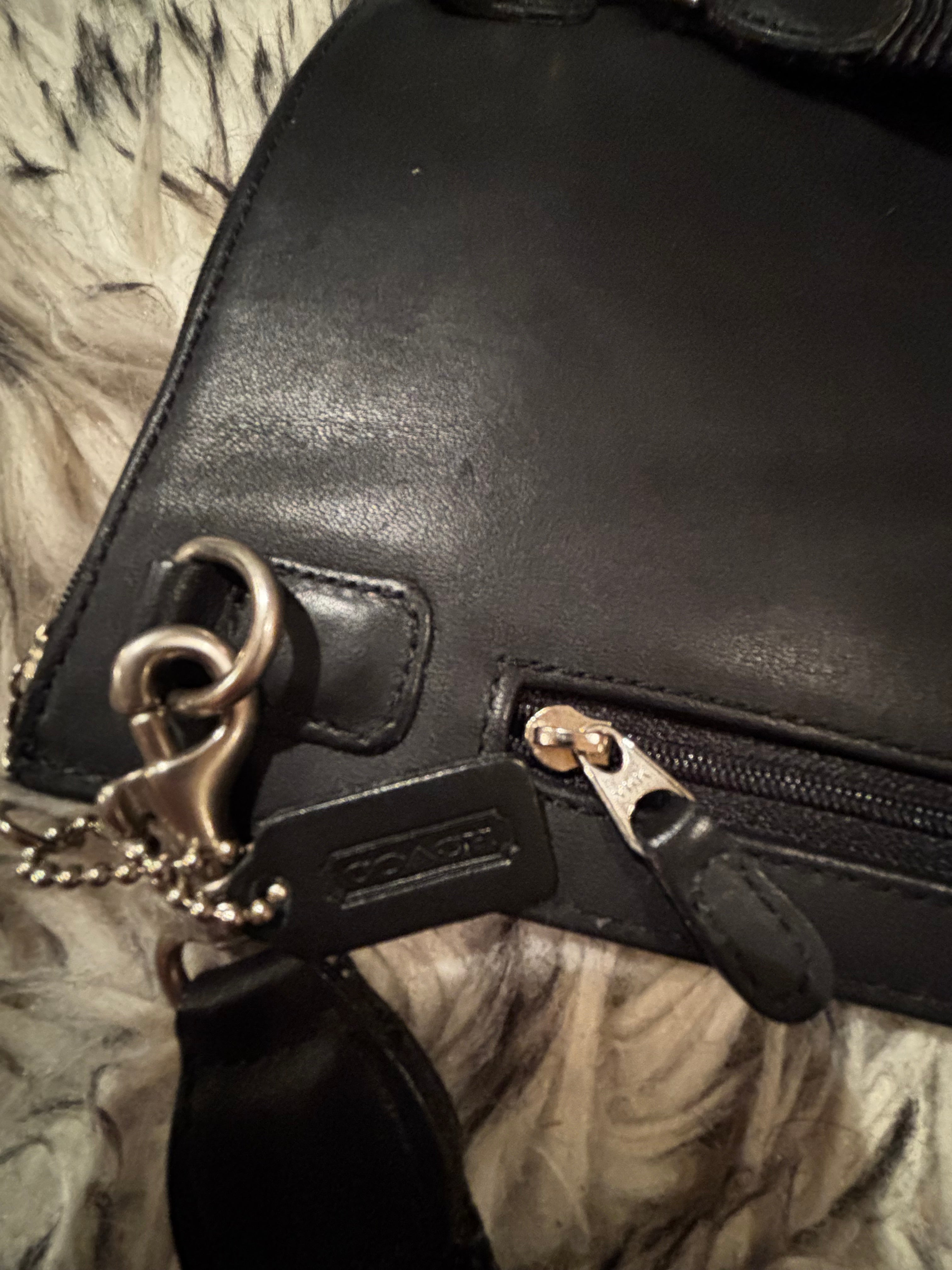 Pre Loved Coach Black Leather Crossbody Flight Bag ♡︎