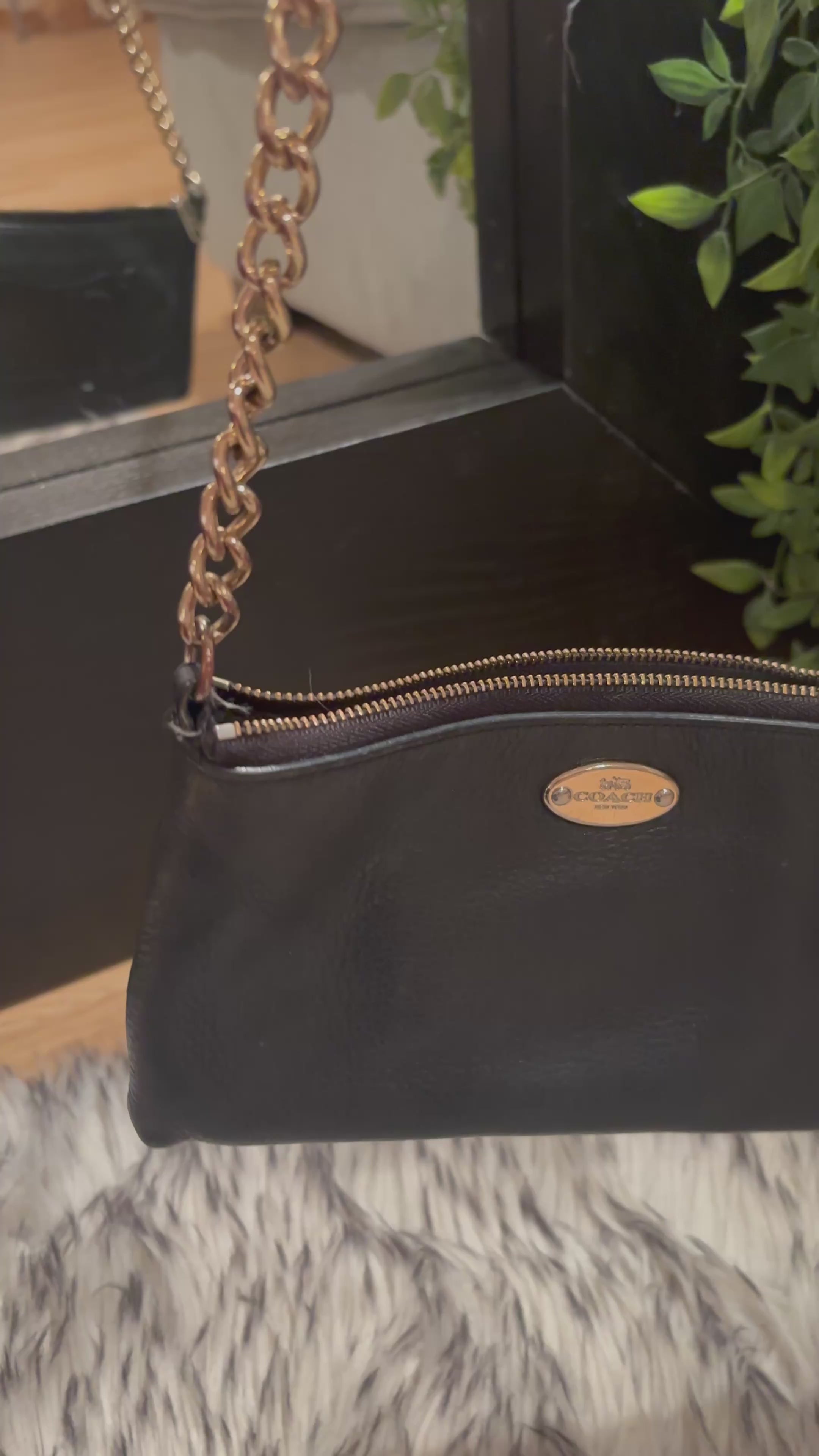 Pre Loved Coach Black Pebbled Leather Chain Crossbody ♡︎